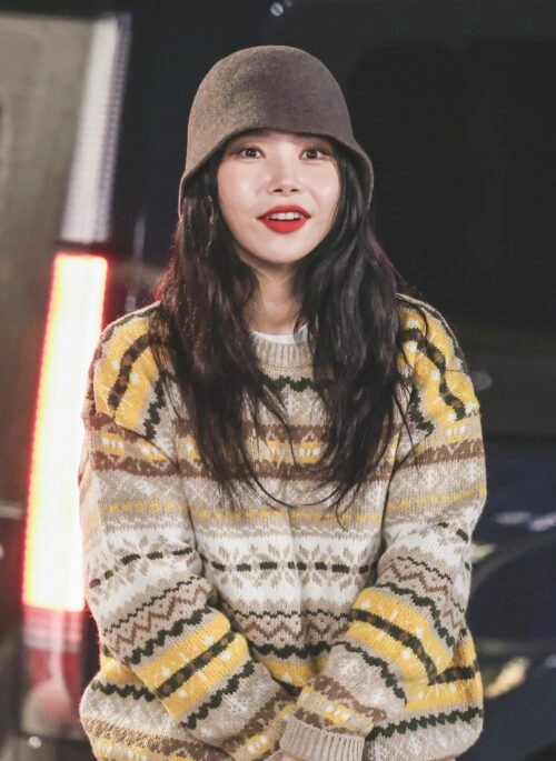 White Fur Leg Warmers | Solar - Mamamoo - Fashion Chingu