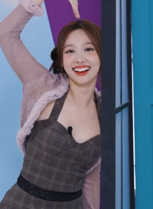 Grey Plaid Lace-Trim Halter Top | Nayeon – Twice