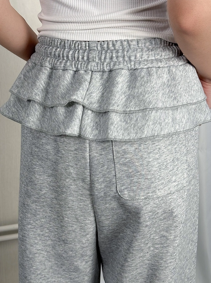 Grey Sweatpants With Skirt Detail | Kyujin - NMIXX - Fashion