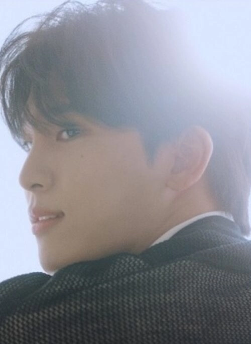 LEE MIN HYUK Single Album – 겨울을 건너