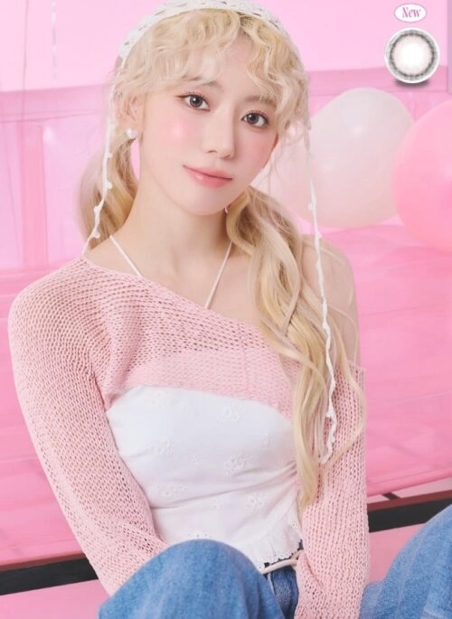 Pink Hollow Knit Cropped Sweater | Sakura – Le Sserafim