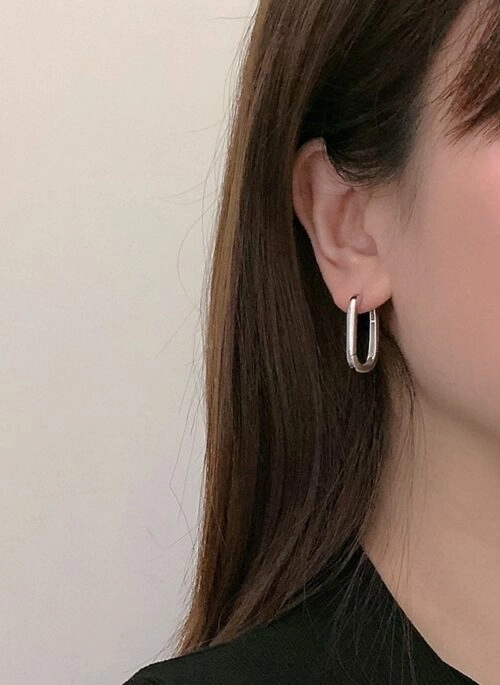 Silver U-Shaped Sleek Earrings | J – STAYC