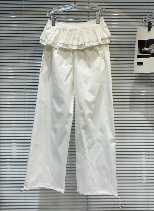 White Pants With Detachable Pleated Skirt | Sullyoon – NMIXX