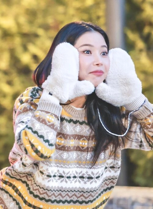 White Plush Winter Mittens | Solar – Mamamoo