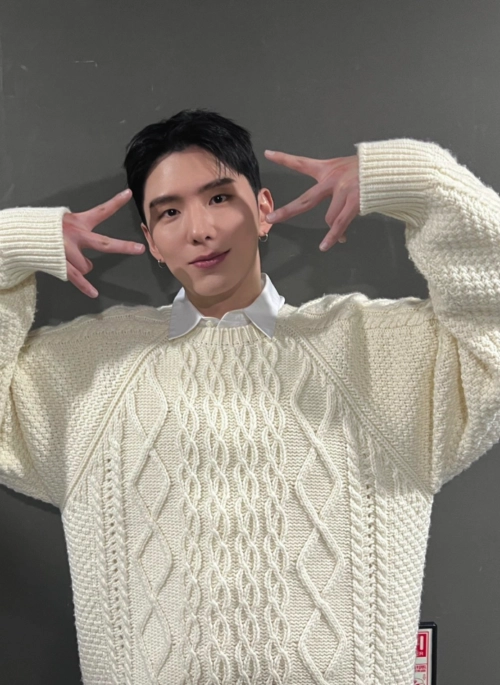 Beige Textured Cable Sweater | Kihyun - Monsta X