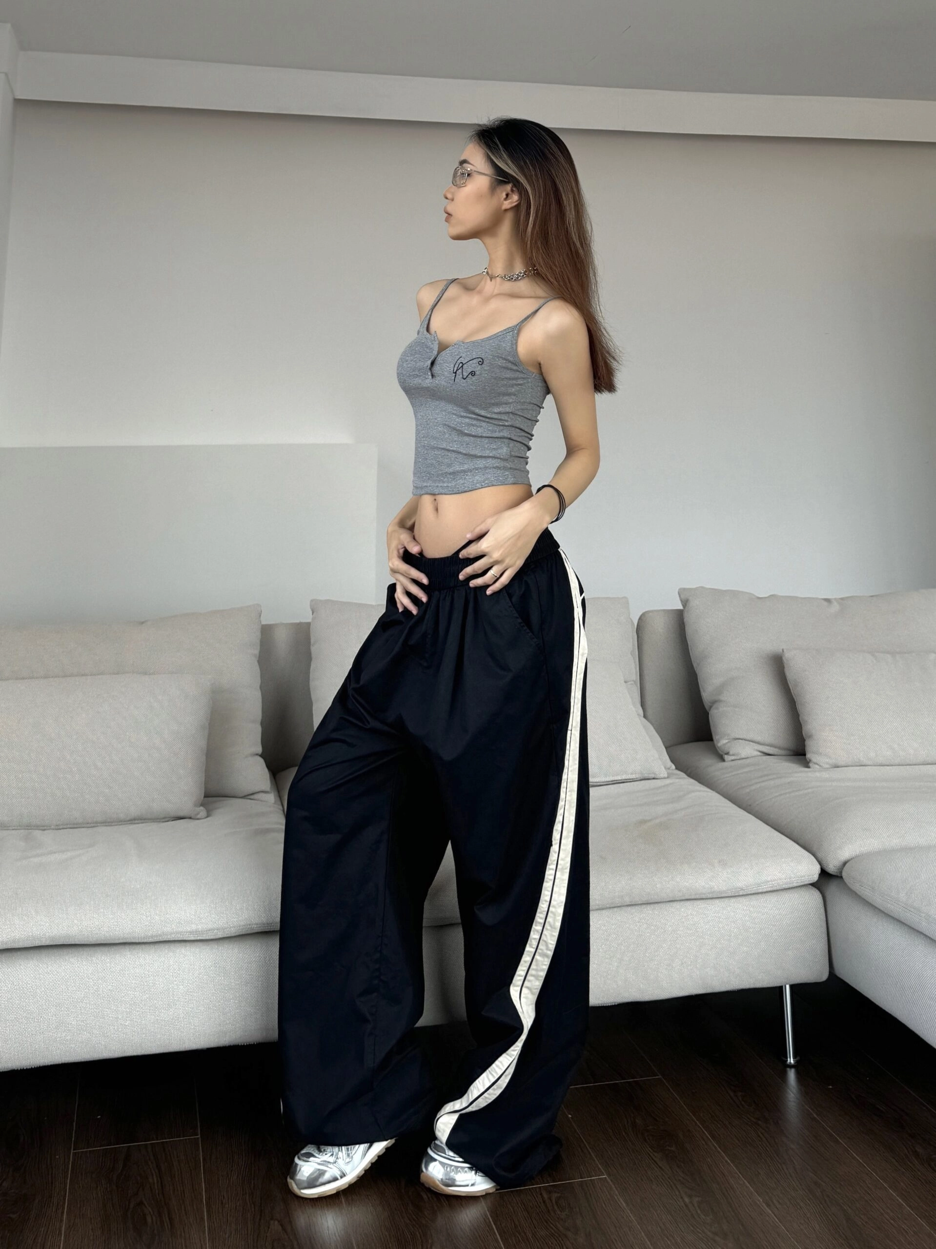 Black Slanted Side Lining Pants | NMIXX - Fashion Chingu