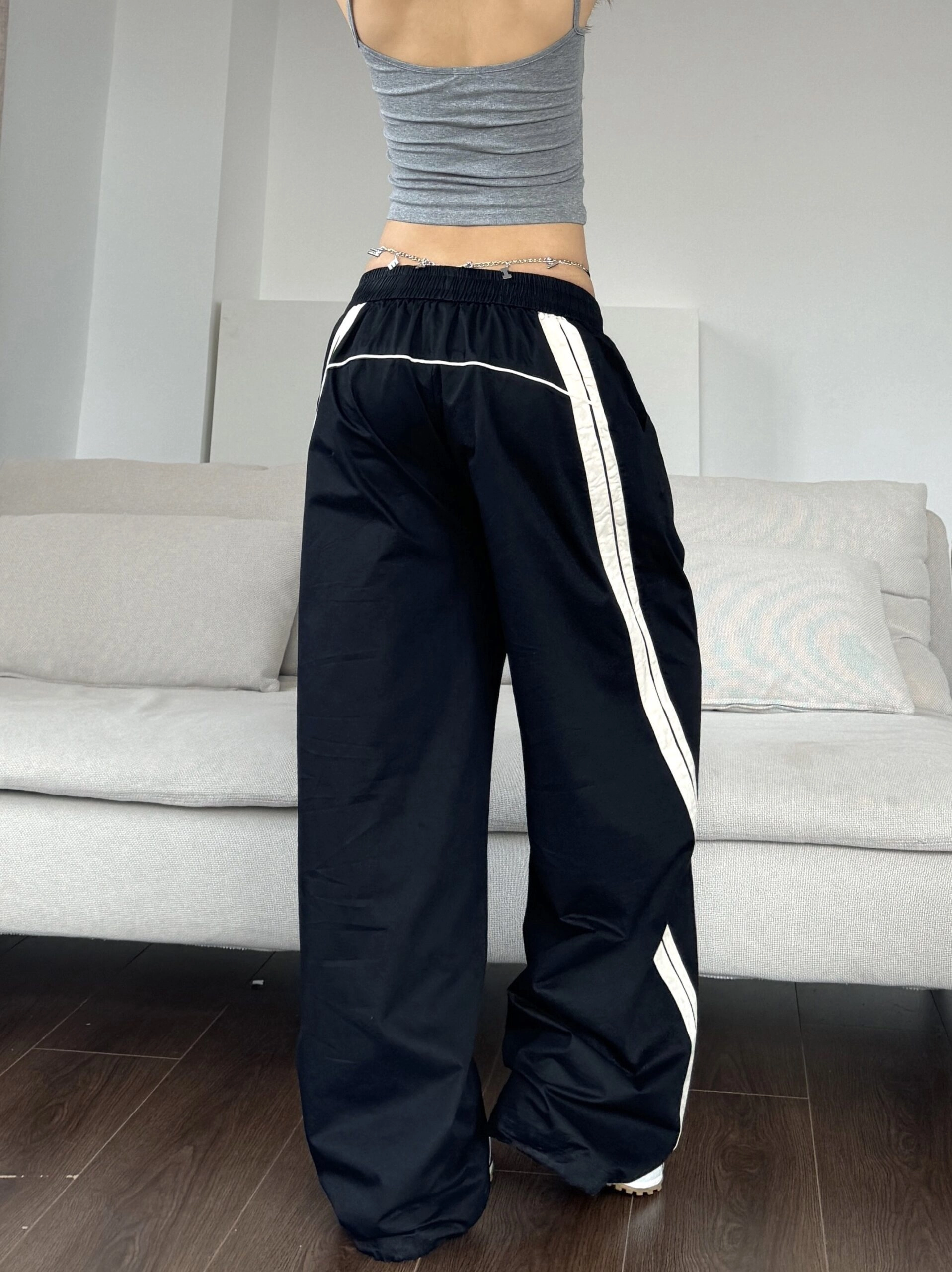 Black Slanted Side Lining Pants | NMIXX - Fashion Chingu