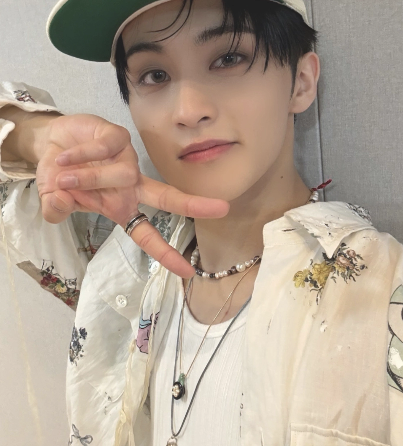 ★NCT ジェノ着用★関税込★Roaju★mell half pearl necklace★ Brown And White Pearl Necklace | Mark - NCT - Fashion Chingu