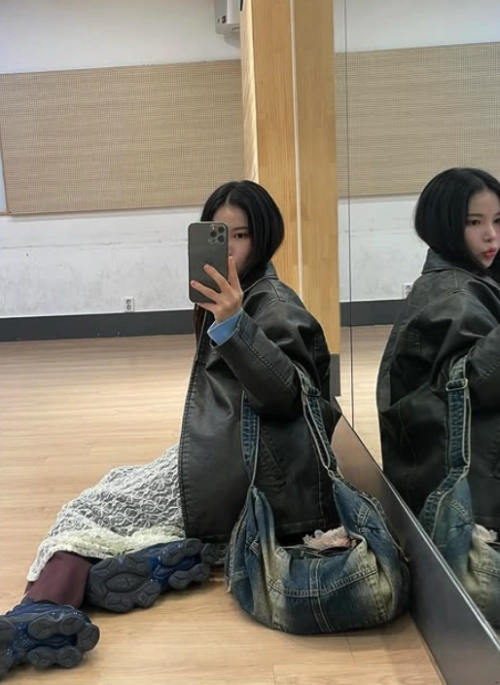 Dark Blue Washed Denim Shoulder Bag | Solar – Mamamoo