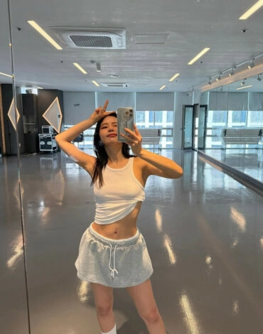 Minimalist Gym Girl Look – Solar
