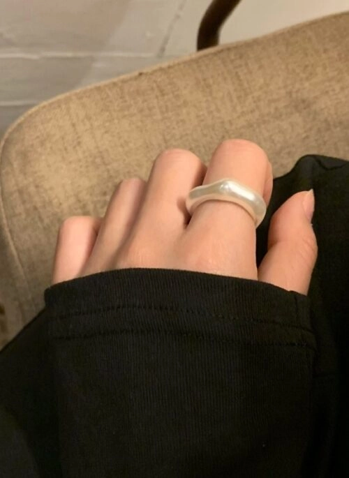 Pearl White Curvy Ring | Solar – Mamamoo