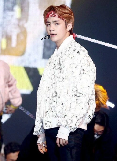 Red Cashew Pattern Scarf | Taehyung - BTS