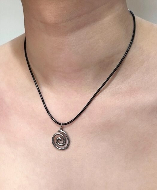Silver Swirl Pendant Necklace | Kai - EXO - Fashion Chingu