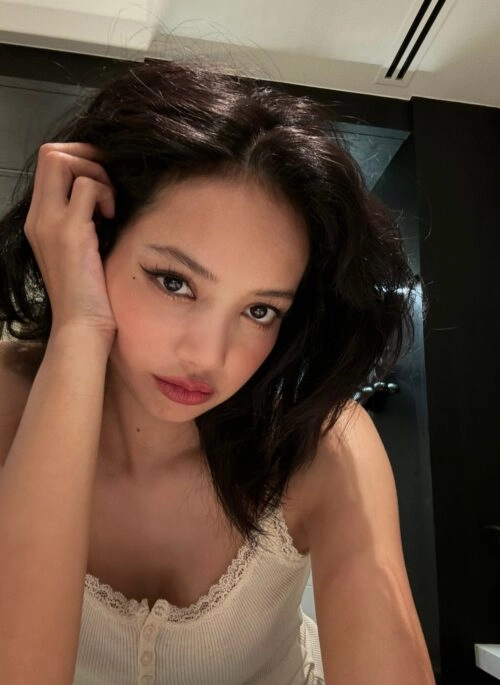 White Half-Buttons Lace Camisole | Lisa - BlackPink
