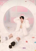 Stray Kids愛用【 JEANS】ニット ラグビーシャツ 関/送込み 250612] I.N 🦊 2:39 PM KST 💌 : Bread hai ㅎㅎㅎ : I ate
