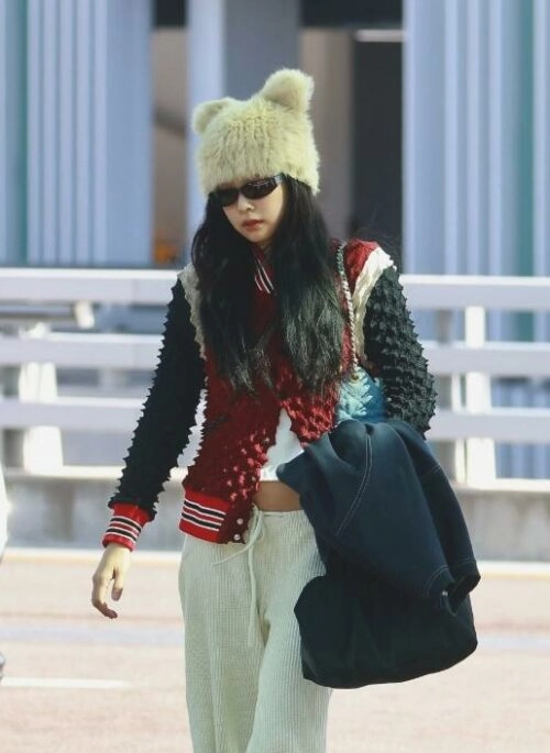 BLACKPINK ジェニ着用☆Wavy Lampshade puff Hat/AWESOME NEEDS AWESOME NEEDS