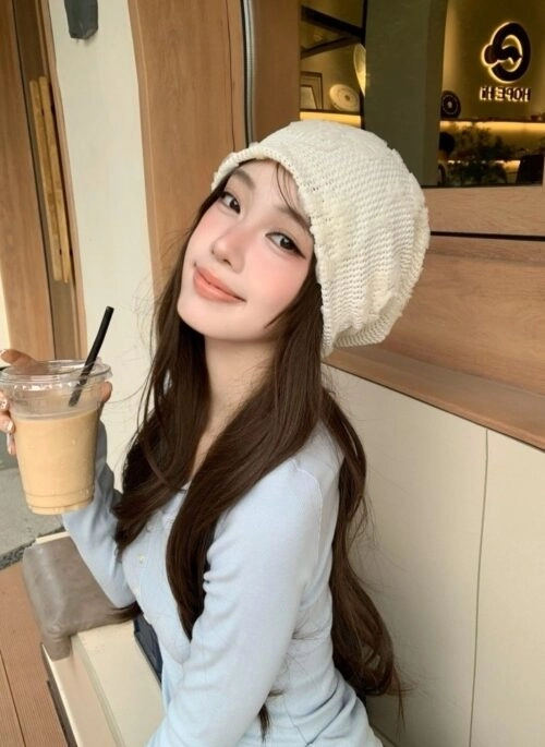 Beige Floral Knitted Beanie | Hyuna