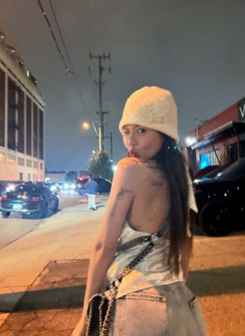 Beige Floral Knitted Beanie | Hyuna