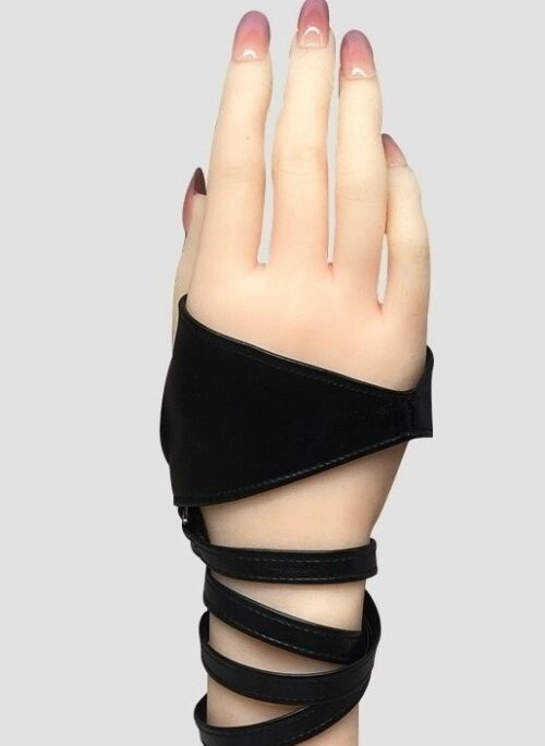 Black Half-Palm Faux Leather Strap Gloves | Yeji - ITZY