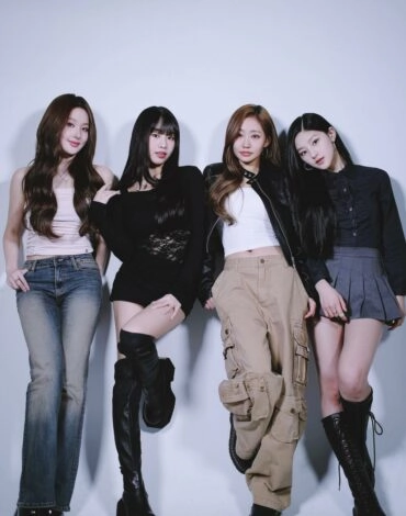 Edgy Academia Look – Haneul