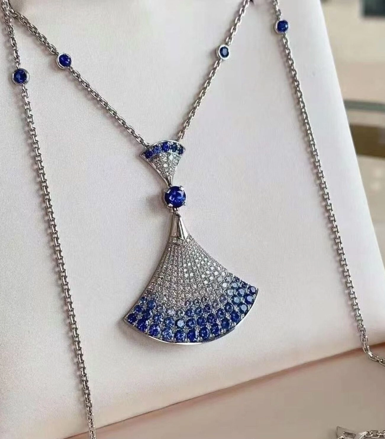 Blue Rhinestones Fan Necklace | Ningning - Aespa - Fashion