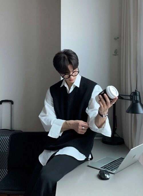 Green V-Neck Knit Vest | Sunghoon - Enhypen - Fashion Chingu