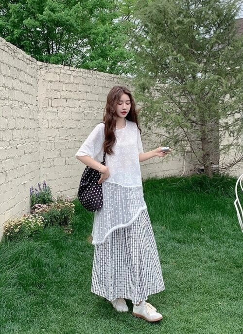 Elegant Lace Top And Skirt Set