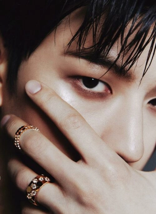 Gold Honeycomb Crystal Embellished Wide Ring | Seungmin – Stray Kids