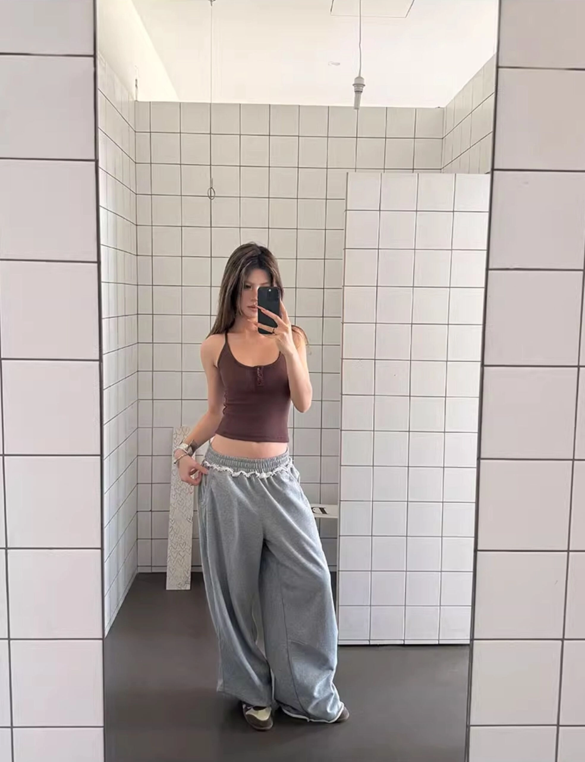 Grey Raw Edge Distressed Sweatpants | Jennie - BlackPink