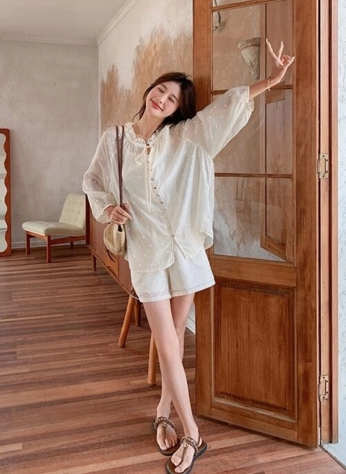 Lightweight Summer Resort Outfit With Long Sleeve Top Shorts