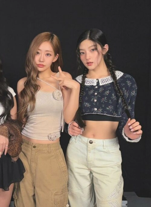 NMIXX ソリュン/KISS OF LIFE Julie着用/Side Big Cargo Pants GNDzunZasAAs6Th.jpg