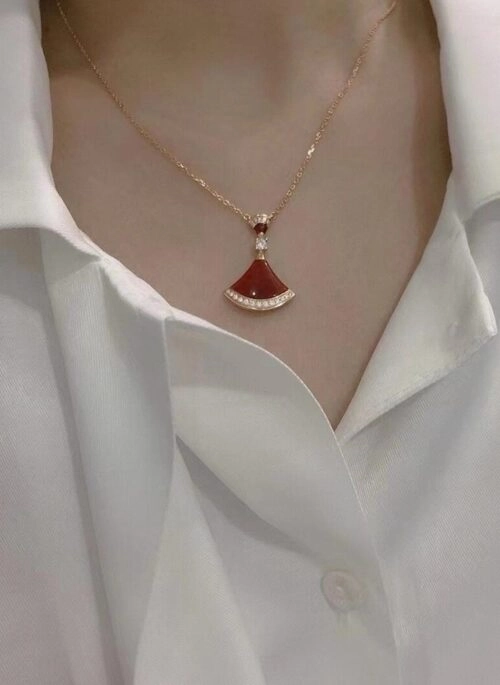 Red Inverted Fan Pendant Necklace | Ningning – Aespa
