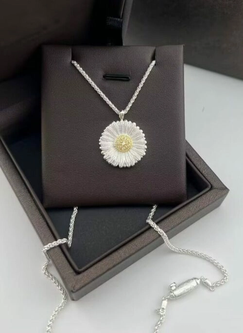 Silver Daisy Pendant Necklace | Giselle – Aespa