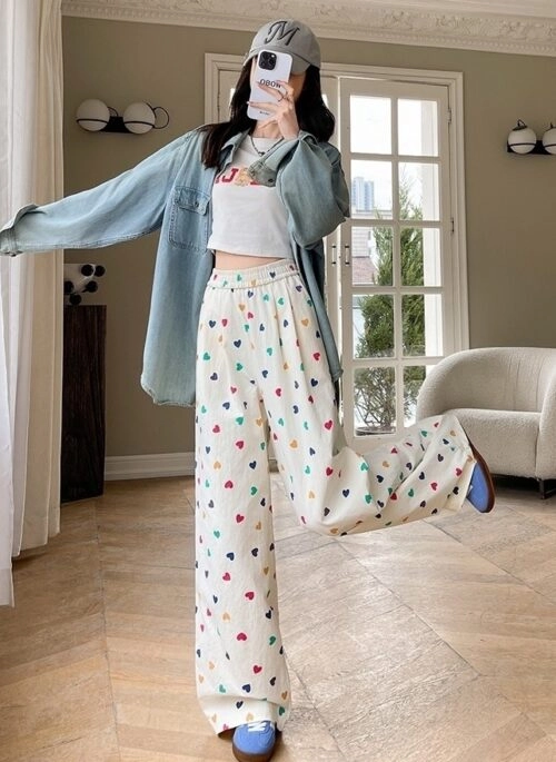 White Colorful Hearts Printed Pants | Hinata – XG