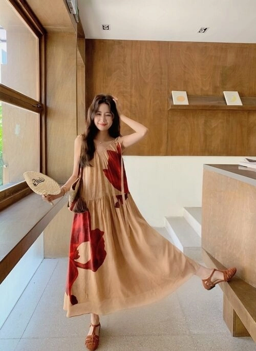 Asymmetrical Print Pleated Sleeveless Midi Dress