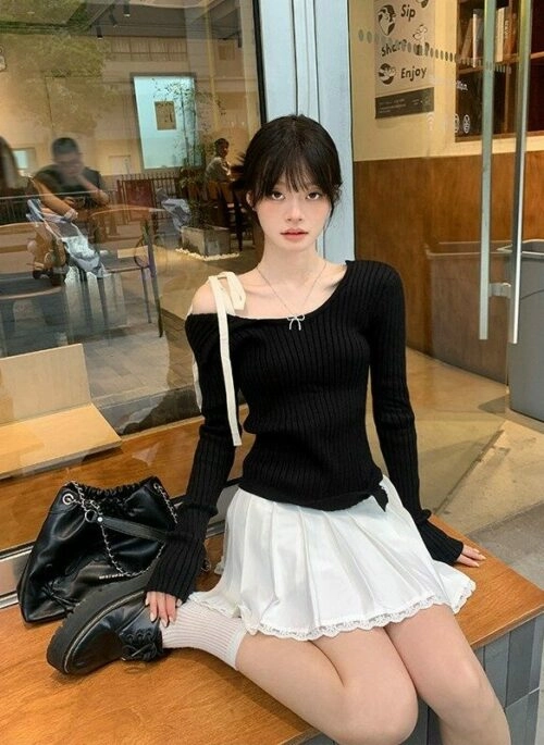 Black Asymmetric Shoulder Tie Knit Top | Miyeon – (G)I-DLE