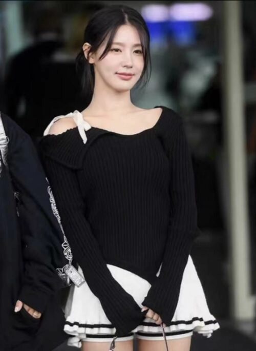 Black Asymmetric Shoulder Tie Knit Top | Miyeon – (G)I-DLE