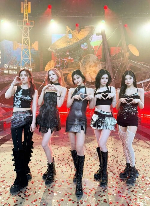 ITZY | Yuna - Fashion Chingu