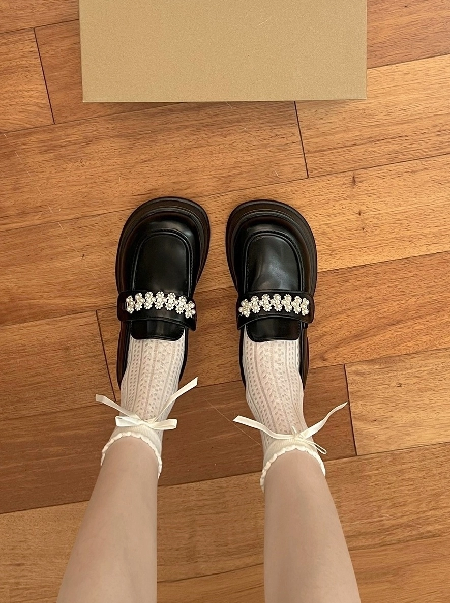 Black Pearl Chain Platform Loafers | Minju - ILLIT - Fashion
