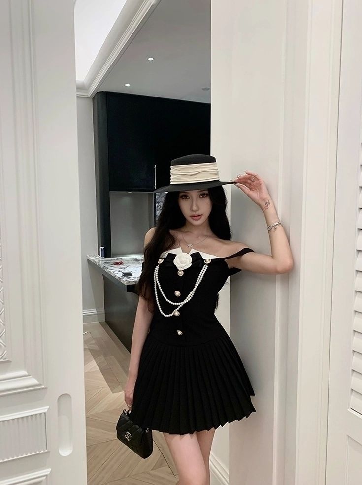 Black Vintage Pearl Chain Off-Shoulders Mini Dress | Jennie