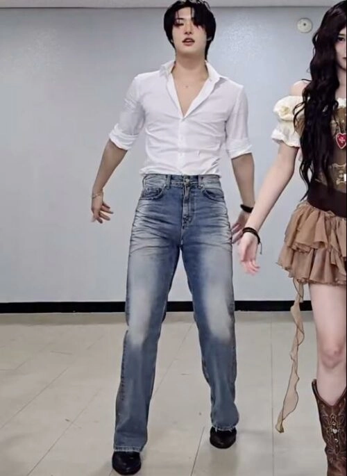 Blue Vintage Wash Wide Jeans | Mingi – ATEEZ
