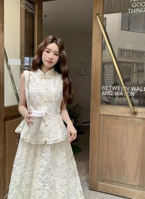 Chic Lace Top And Skirt Fashion Set