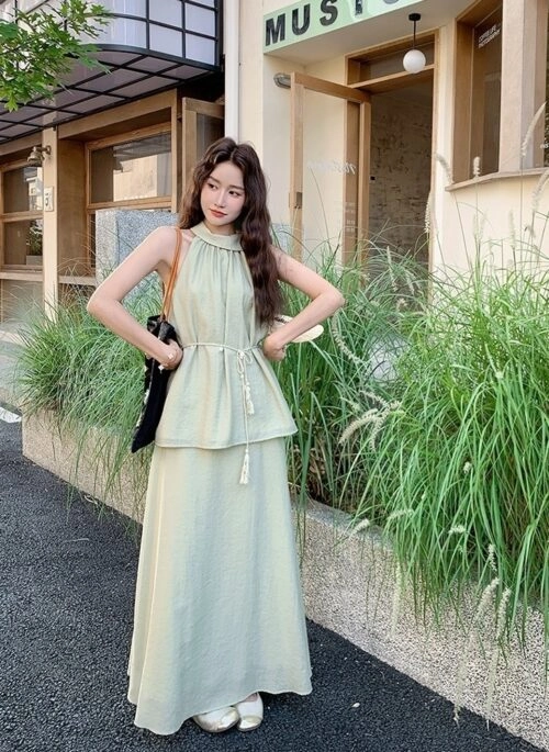 Elegant Off Shoulder Halter Top And Skirt Set