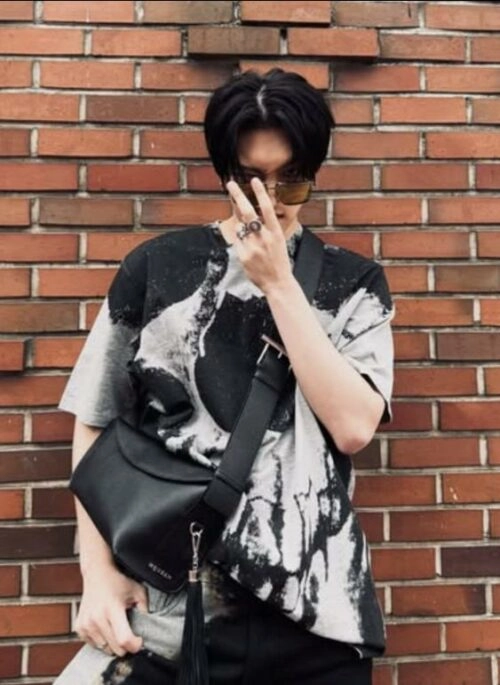 Grey Abstract Skull Graphic T-Shirt | Mingi – ATEEZ