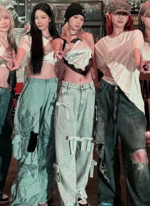 Light Blue Bow Embellished Jeans | Chaewon – Le Sserafim