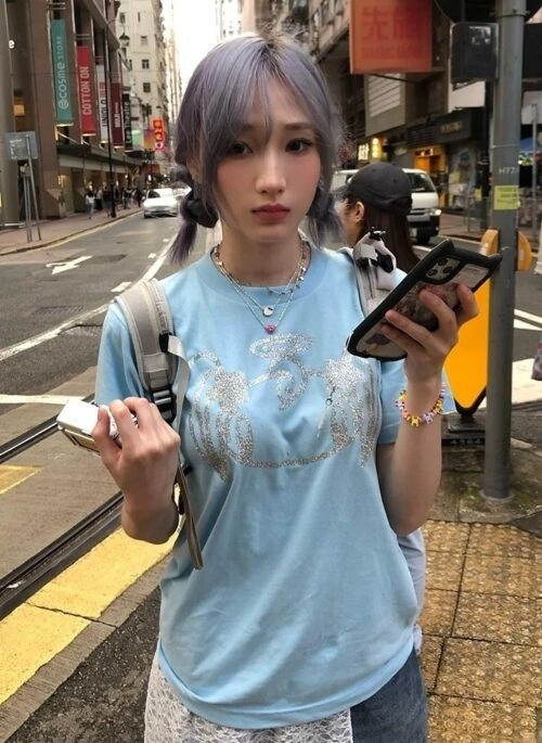 Light Blue Glitter Graphic T-Shirt | Haerin – NewJeans