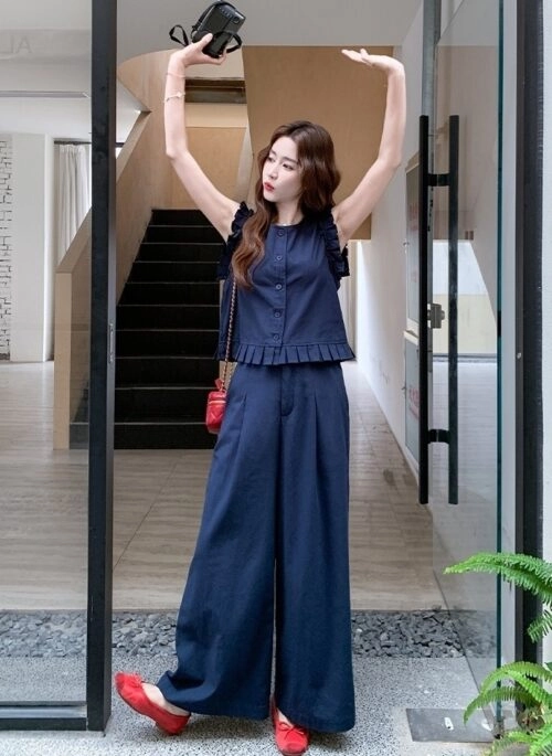 【BOK PLACE】Light Gray Slit Pung Long Wide Denim Pants BOK PLACE】Light Gray Slit Pung Long Wide Denim Pants (BOK