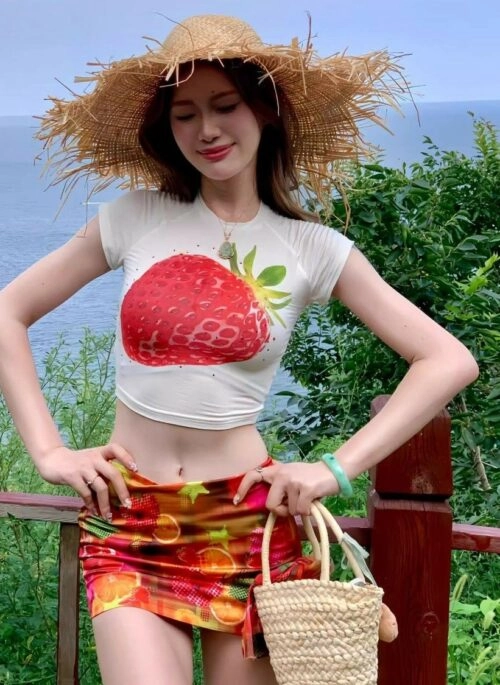 Red Tropical Print Mini Skirt | Yeji - ITZY