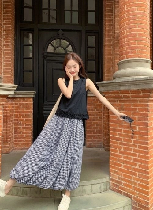 Stylish Plaid Sleeveless Top And Skirt Set