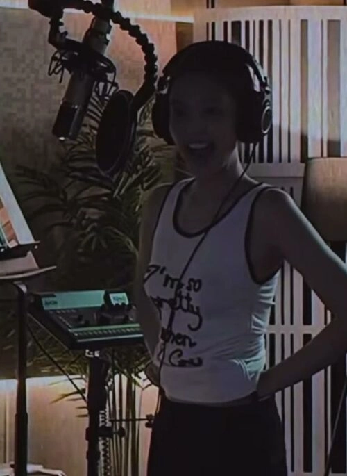 White “I’m So Pretty When I Cry” Tank Top | Jennie – BlackPink